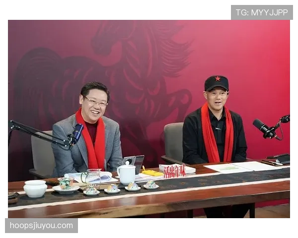 刷到吴向东家里那张沙发照，我的存折默默关机